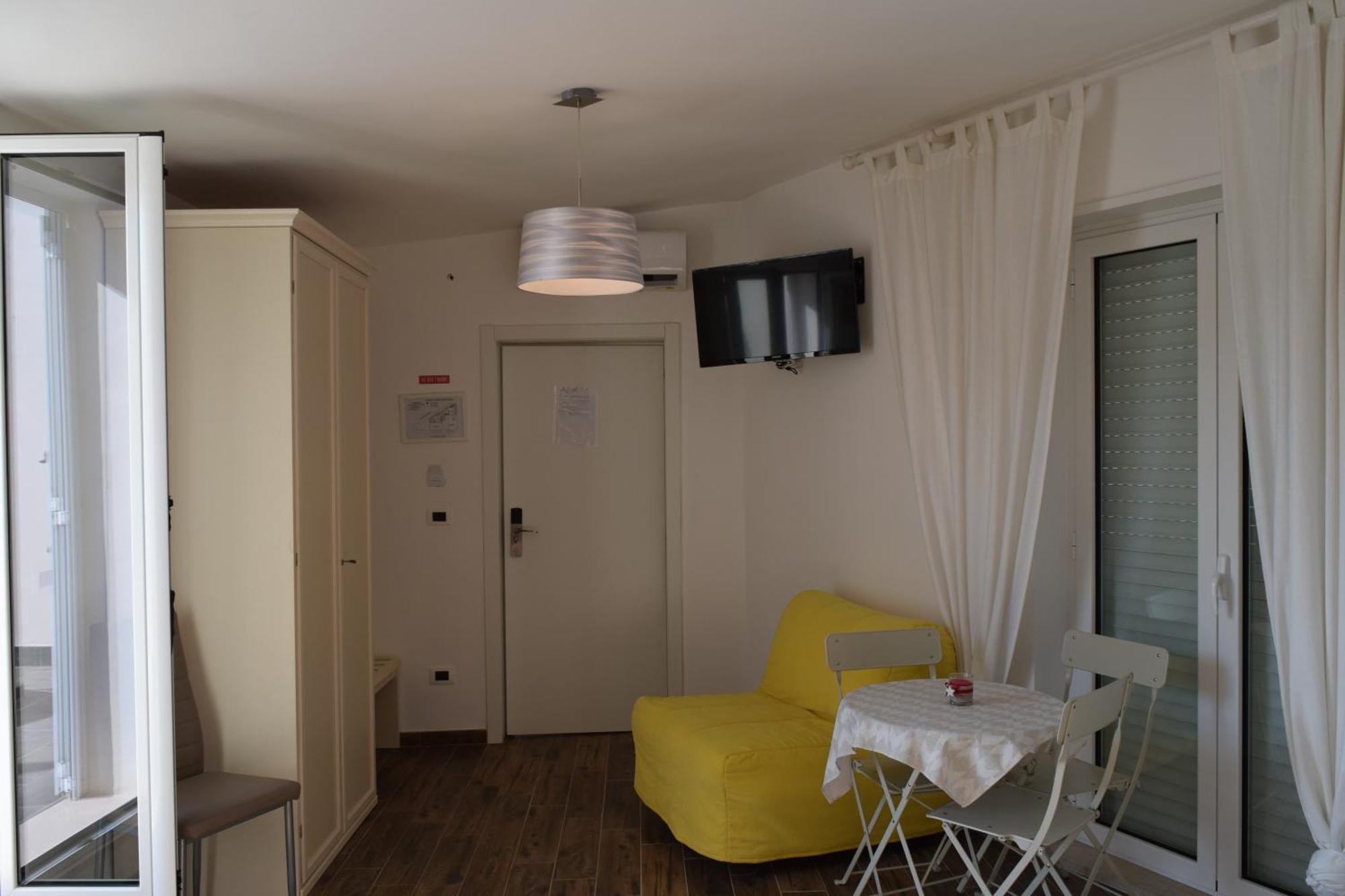 Domus Al Corso Con Servizio B&B Каноса-ди-Пулья Экстерьер фото