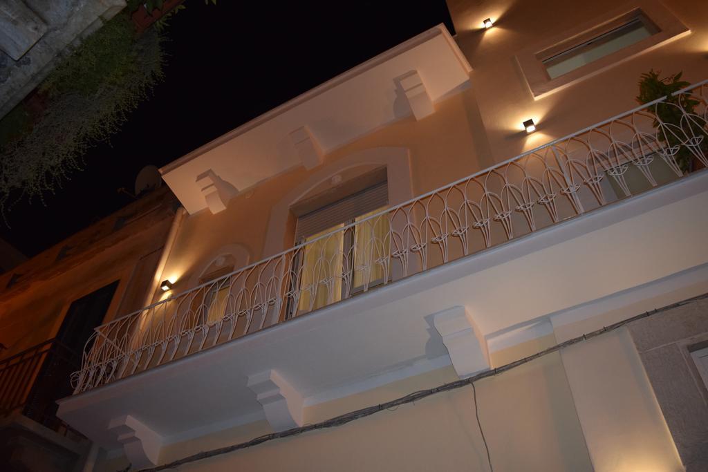 Domus Al Corso Con Servizio B&B Каноса-ди-Пулья Экстерьер фото